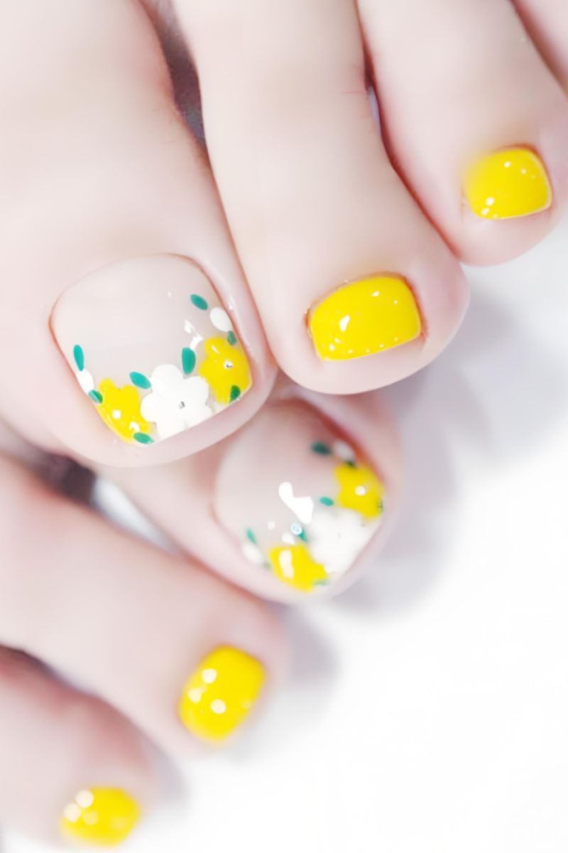 Ảnh nail chân màu vàng 23