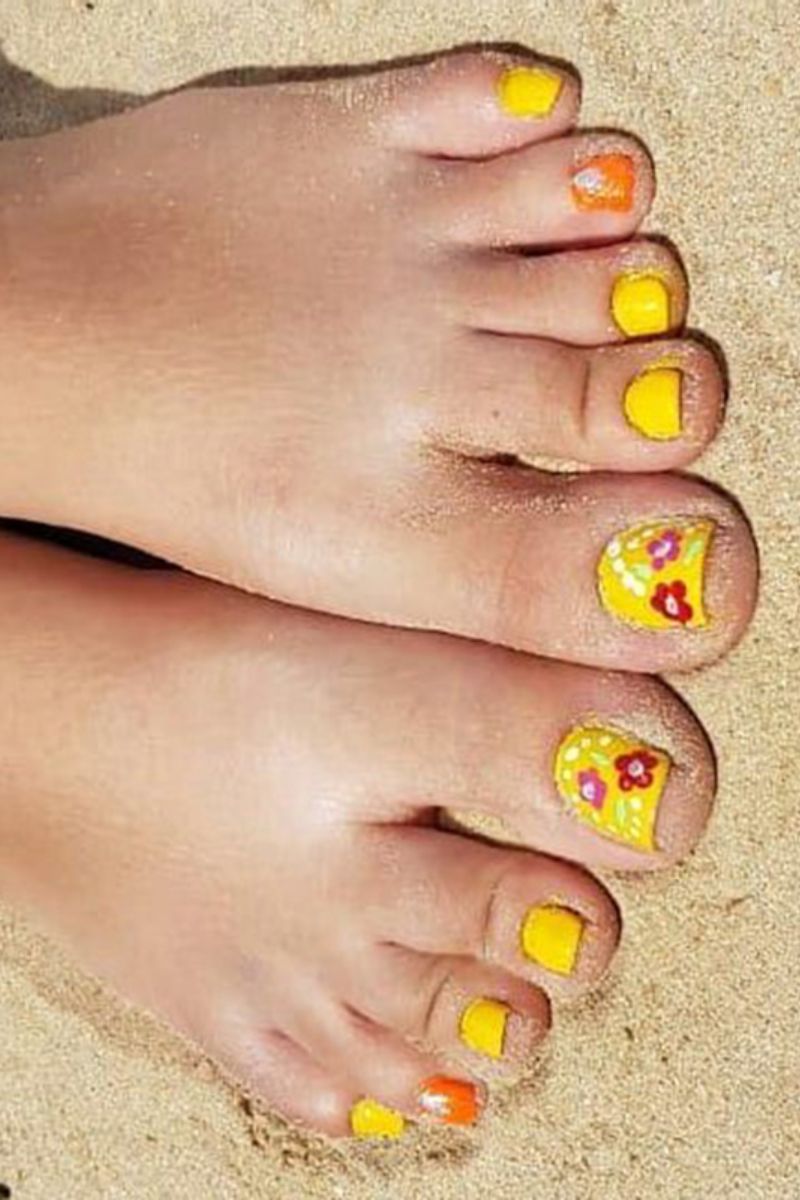 Ảnh nail chân màu vàng 29