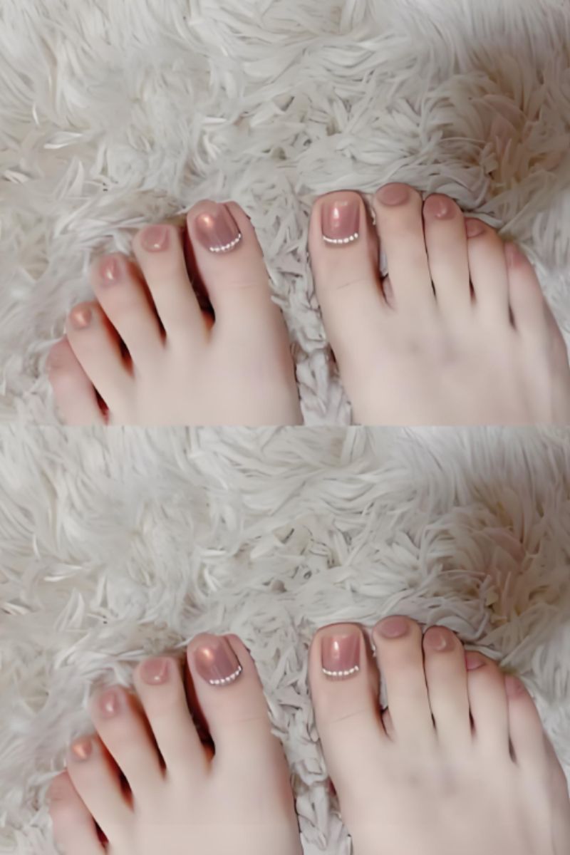 Ảnh nail chân trắng da đơn giản 7