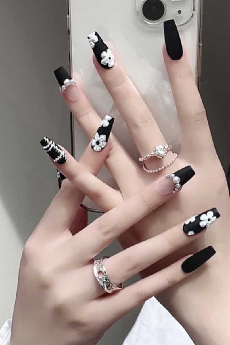 Ảnh nail đen trắng đẹp 21