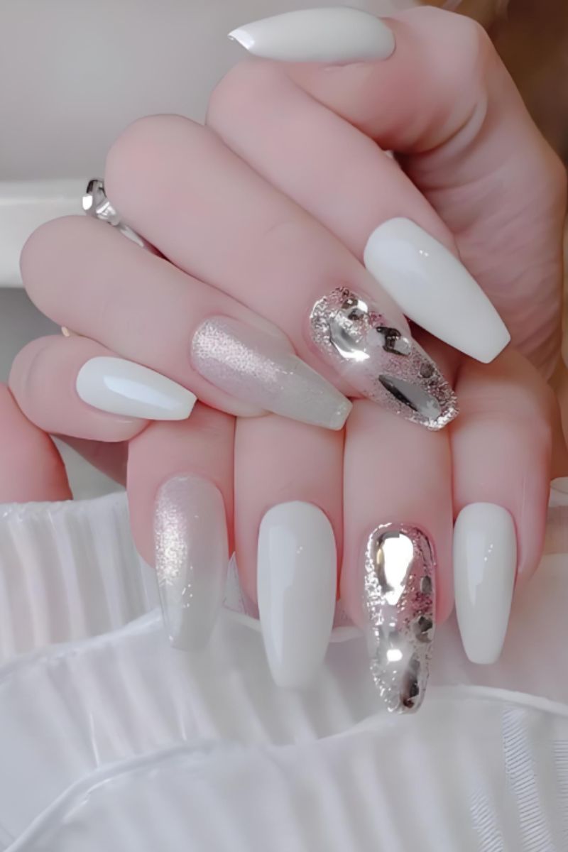 Ảnh nail kim tuyến trắng 2