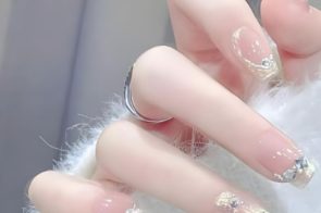 99+ Ảnh nail kim tuyến trắng tôn da nhất