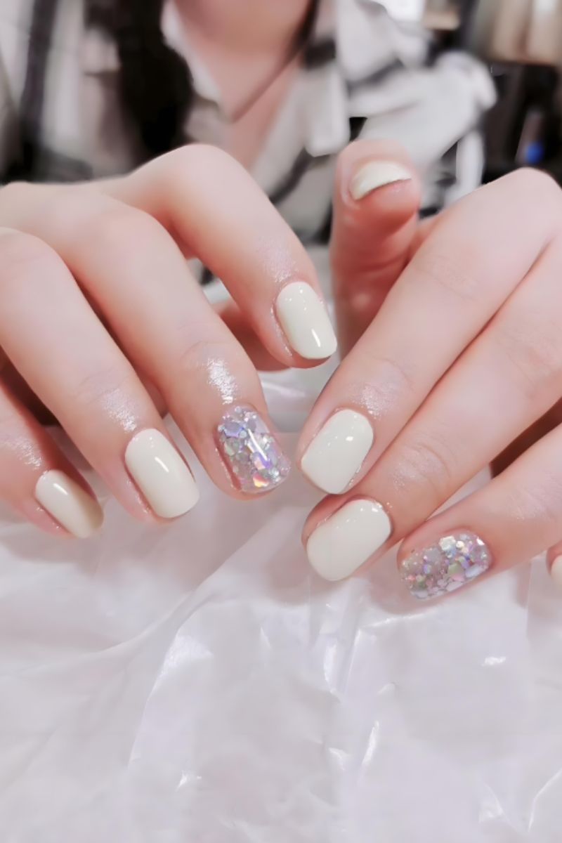 Ảnh nail kim tuyến trắng 4