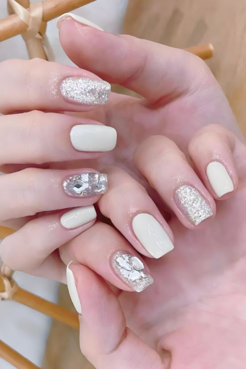 Ảnh nail kim tuyến trắng 8