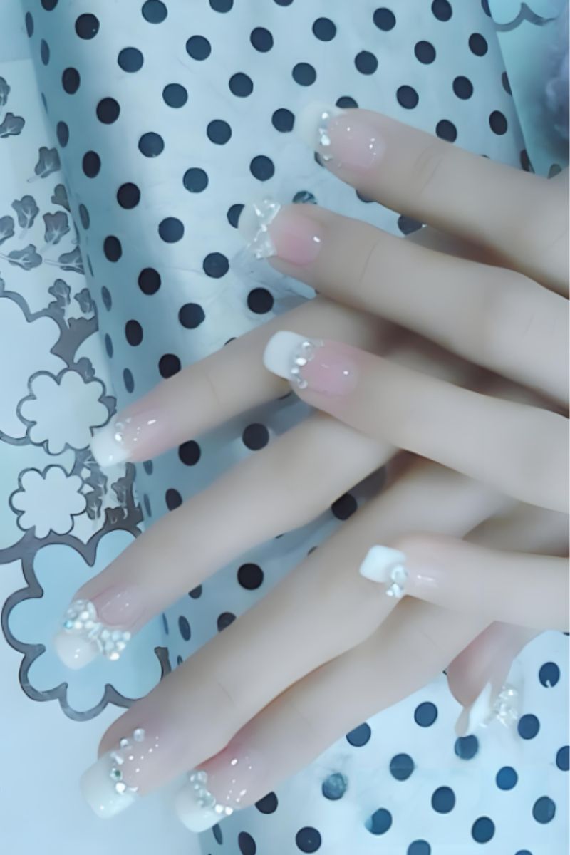 Ảnh nail kim tuyến trắng 9