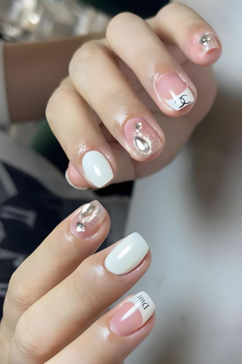 Ảnh nail tay chanel 11