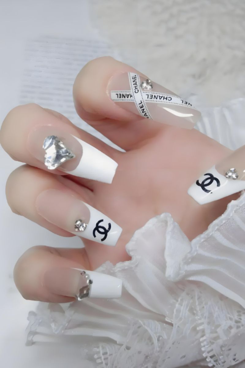 Ảnh nail tay chanel 15