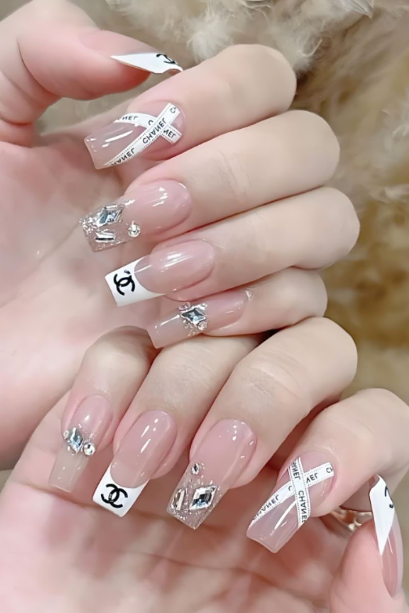 Ảnh nail tay chanel 18