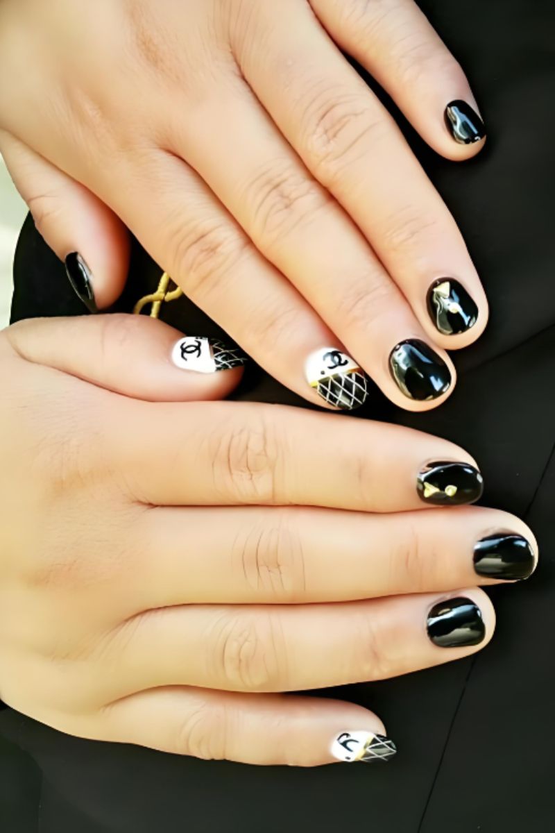 Ảnh nail tay chanel 24