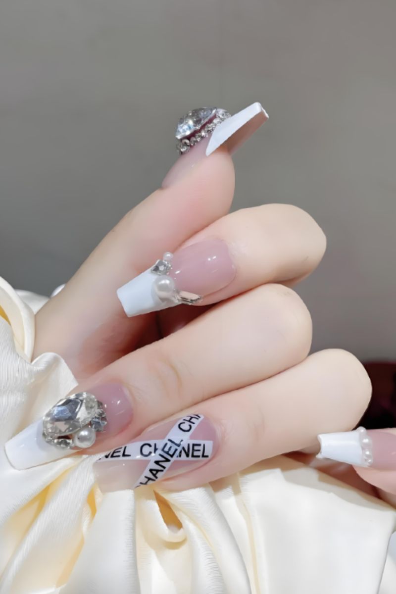 Ảnh nail tay chanel 8