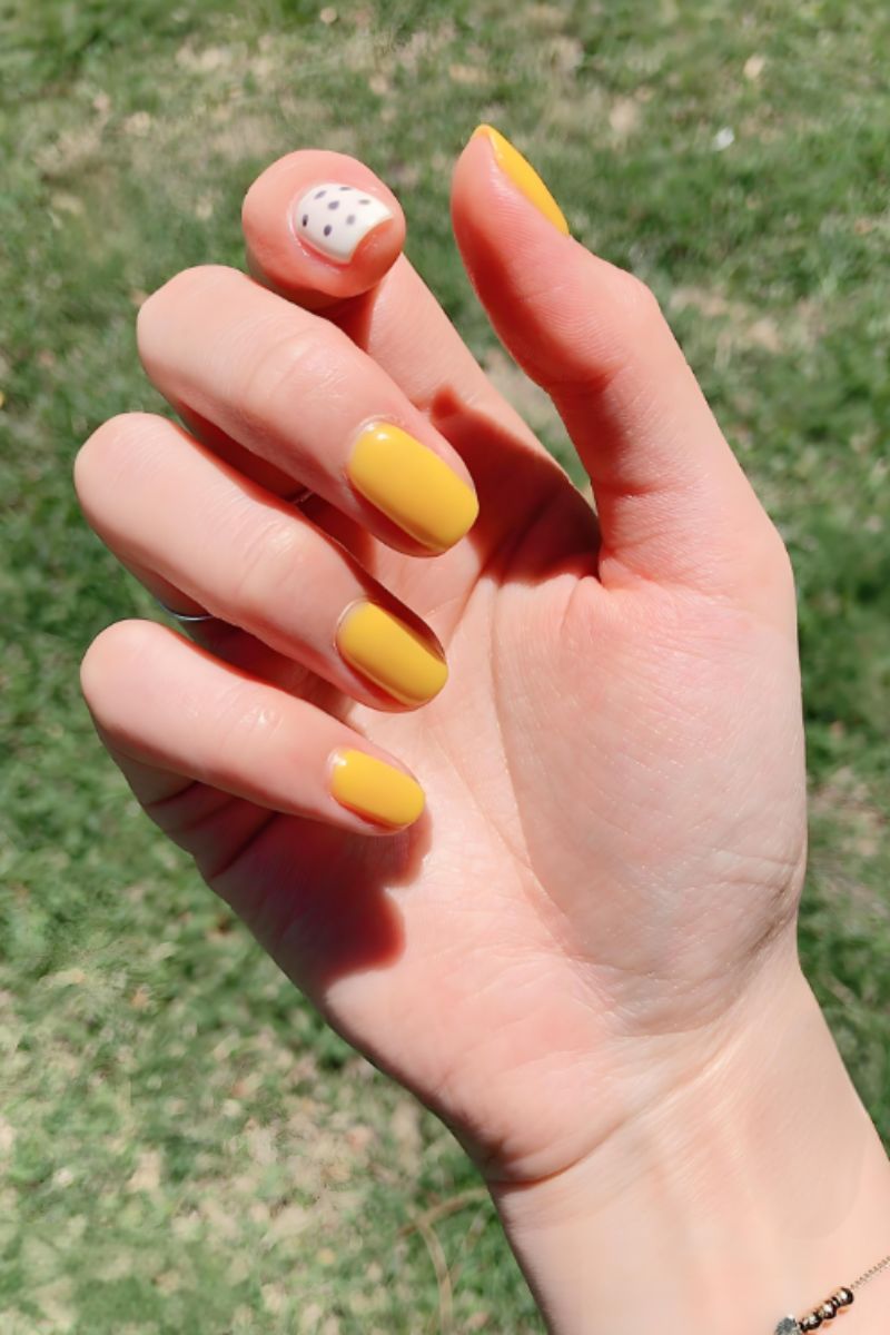 Ảnh nail tay màu vàng 27