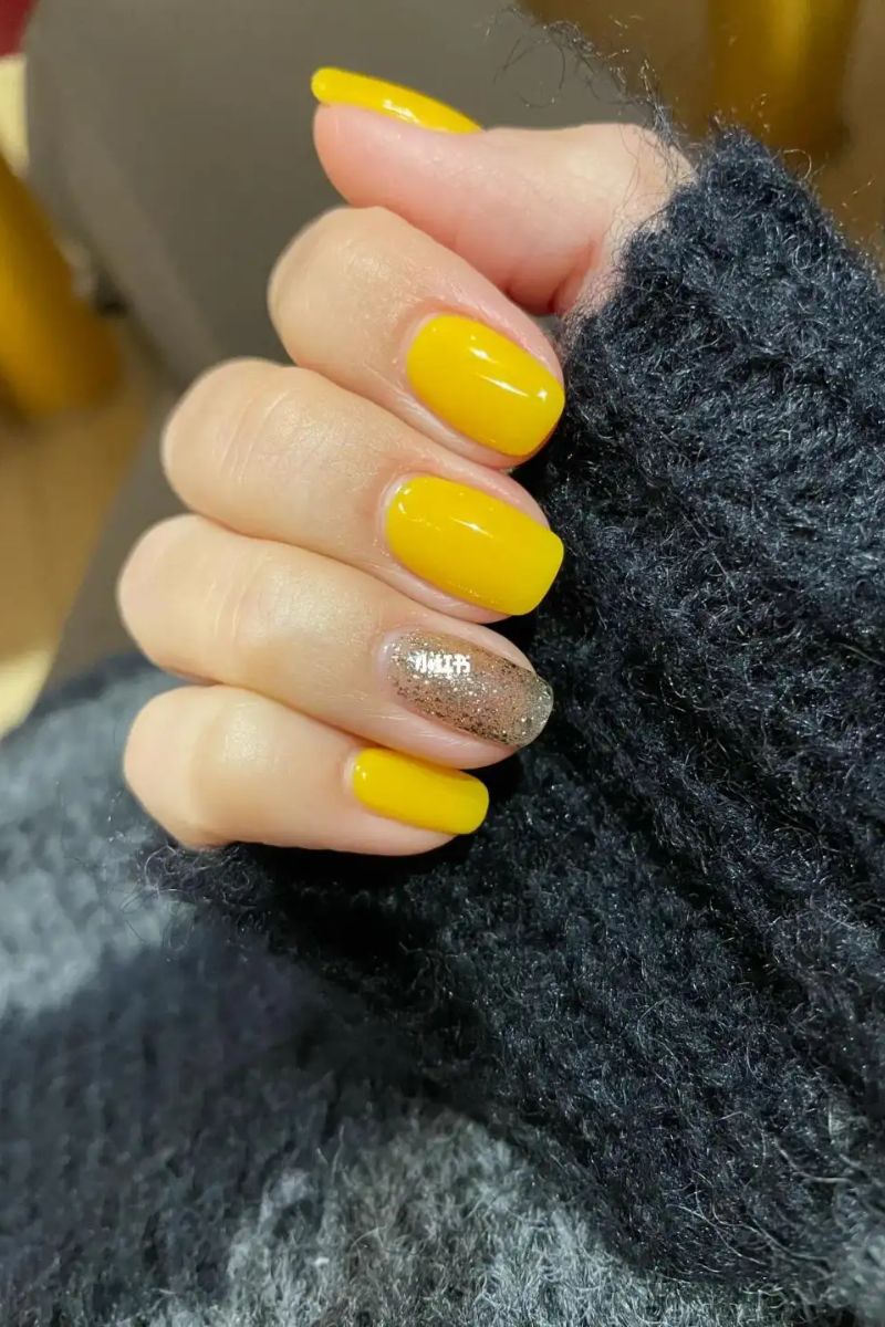 Ảnh nail tay màu vàng 4