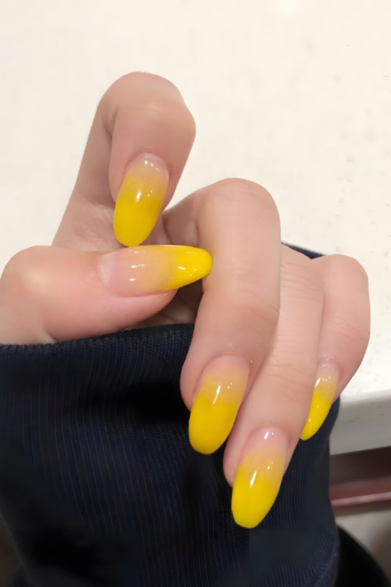 Ảnh nail tay màu vàng 9