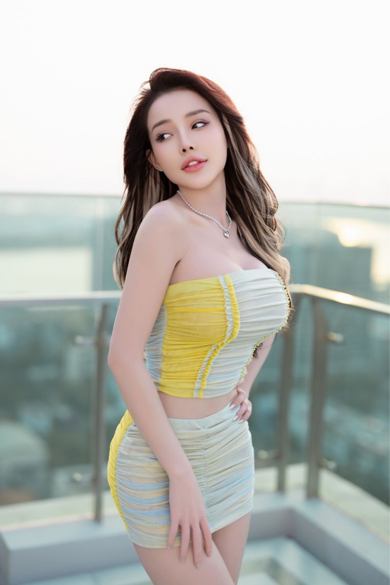 Ngân 98 sexy 21