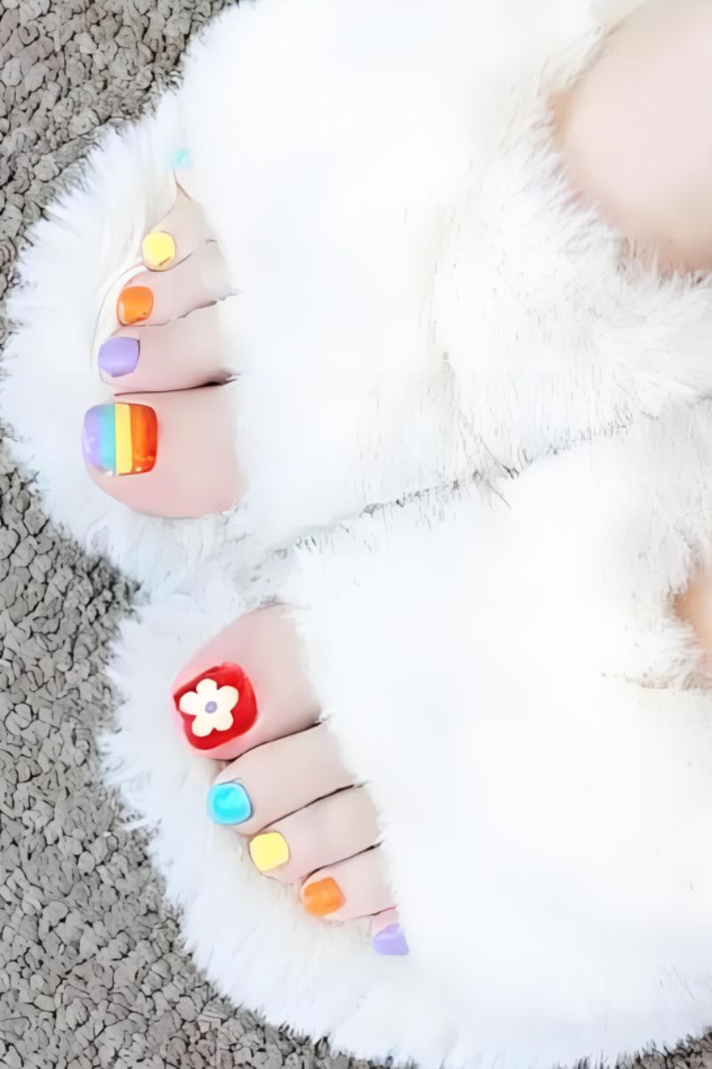 Ảnh nail chân vẽ cute 10