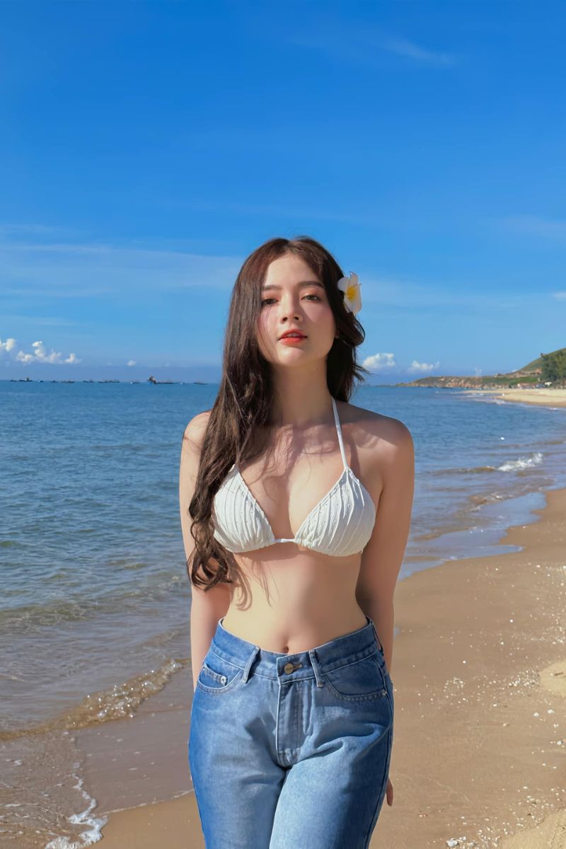 Ảnh Lê Lý Lan Hương bikini 16