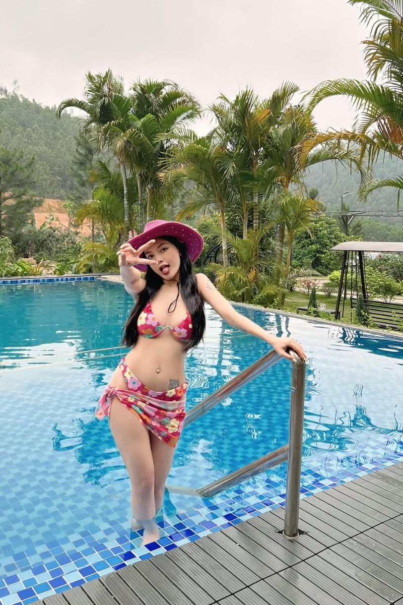 Ảnh Mẹ Gấu bikini 15