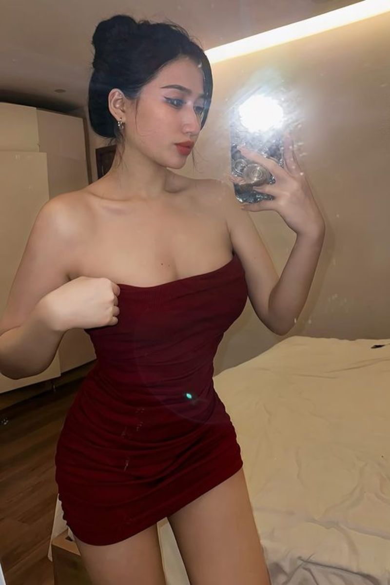 Ảnh hotgirl Thảo Mi sexy với bộ đầm bó sát trong khách sạn