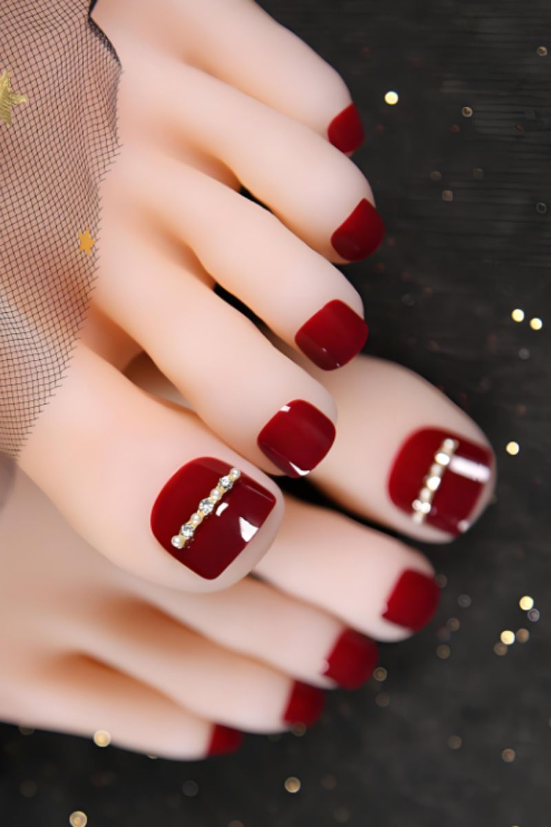 Nail chân đỏ đính đá hot