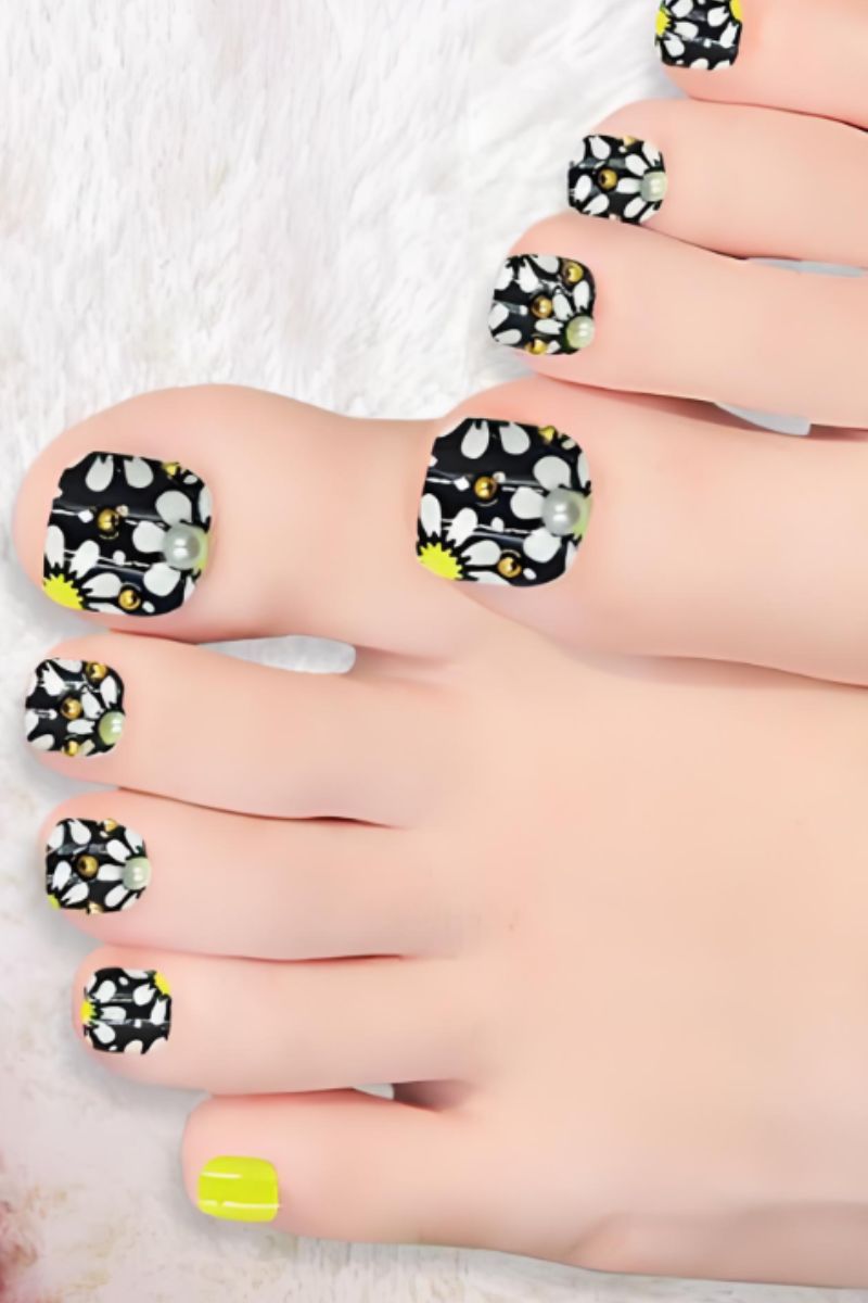 Ảnh nail chân vẽ cute 30