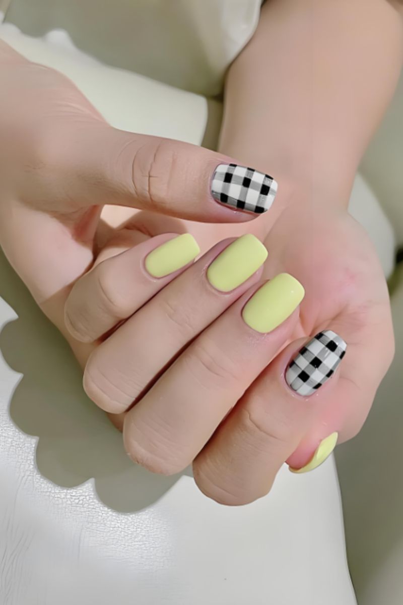 Ảnh nail Hàn Quốc kẻ ca rô