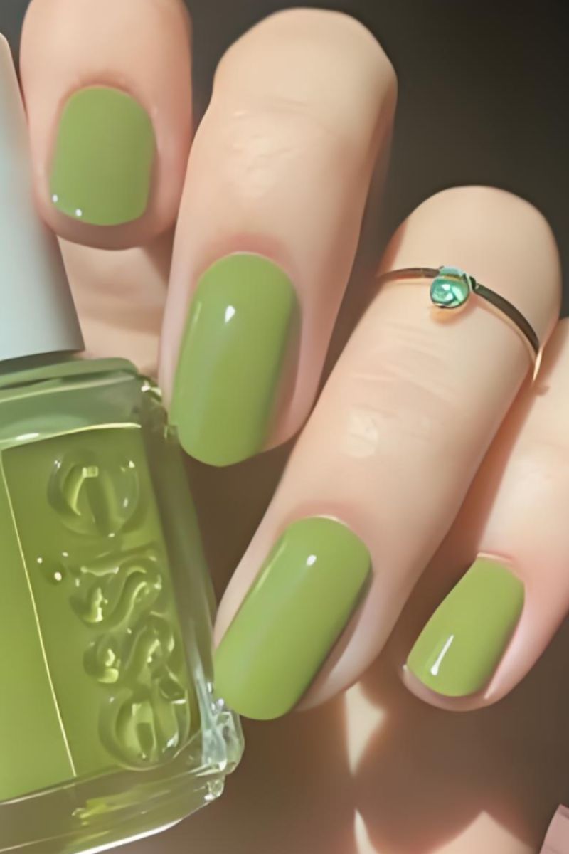 Nail màu xanh lá cây đơn giản