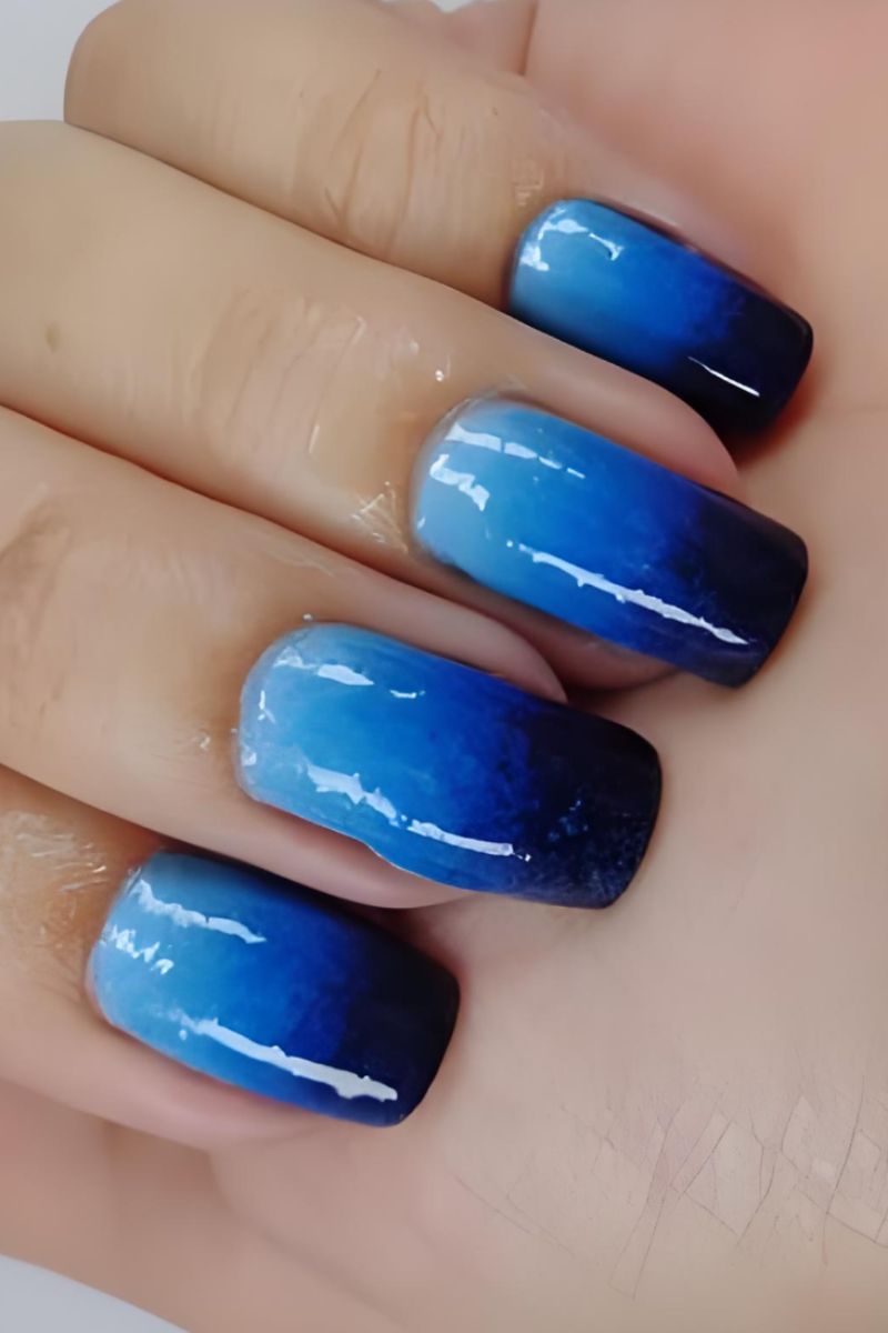 Nail màu xanh than phối màu đơn giản