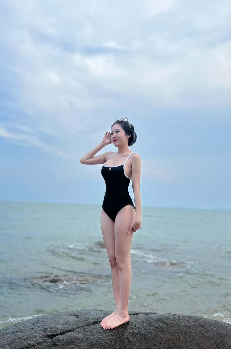 Ảnh Thảo Luna diện bikini khoe body gợi cảm