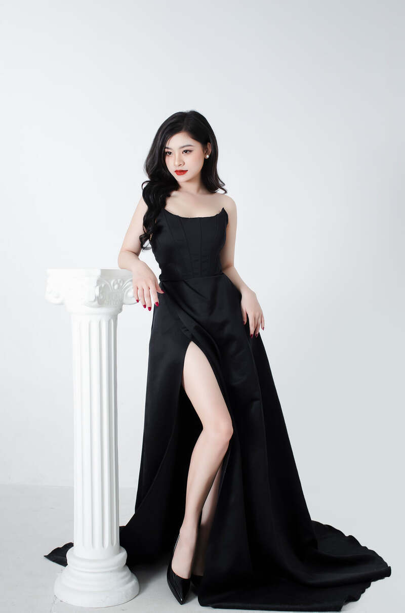 Avatar Linh Châu sexy với đường cong nóng bỏng khó cưỡng