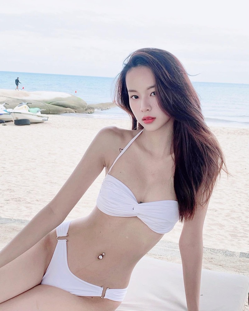 Avatar Phí Phương Anh bikini với đường cong quyến rũ và gu thời trang tinh tế