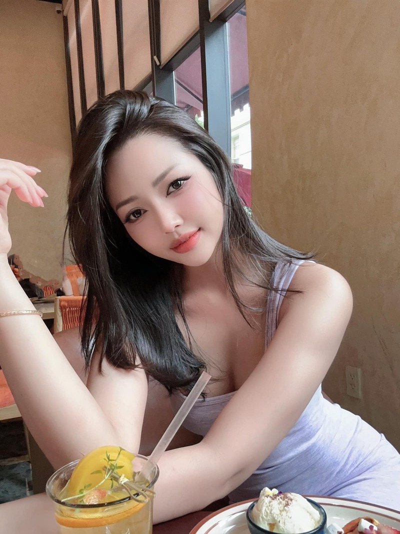 Hình ảnh Nhi Phạm sexy khoe vẻ đẹp quyến rũ khó cưỡng